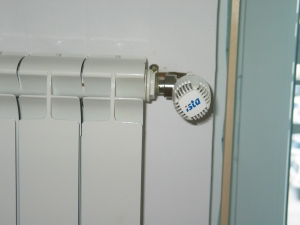 Aproximativ două sute de angajaţi ai societăţii de termoficare din Galaţi protestează